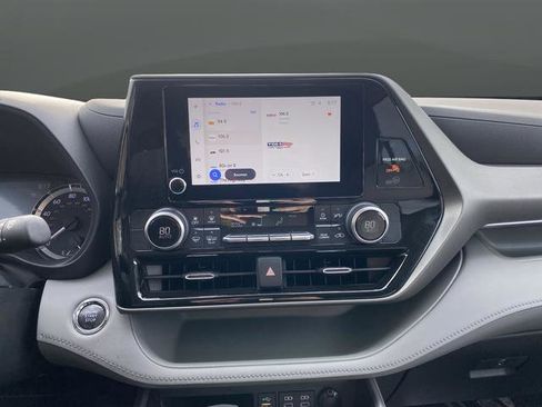 Used 2023 Toyota Highlander LE FWD image 11