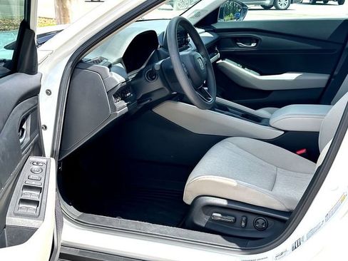 Used 2025 Honda Accord SE image 10