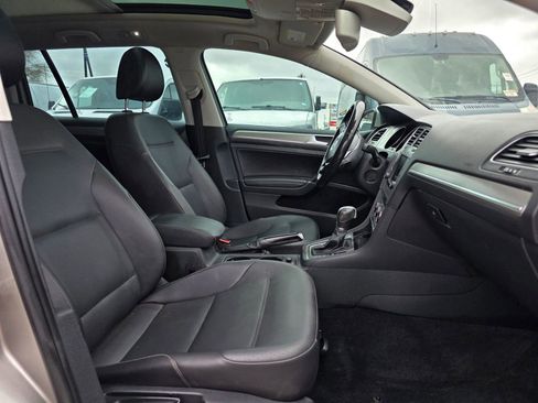 Used 2016 Volkswagen Golf S FWD image 9