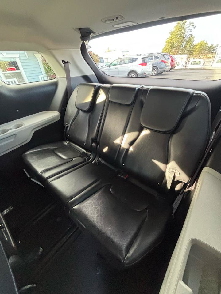 Used 2023 Kia Carnival LX FWD image 22