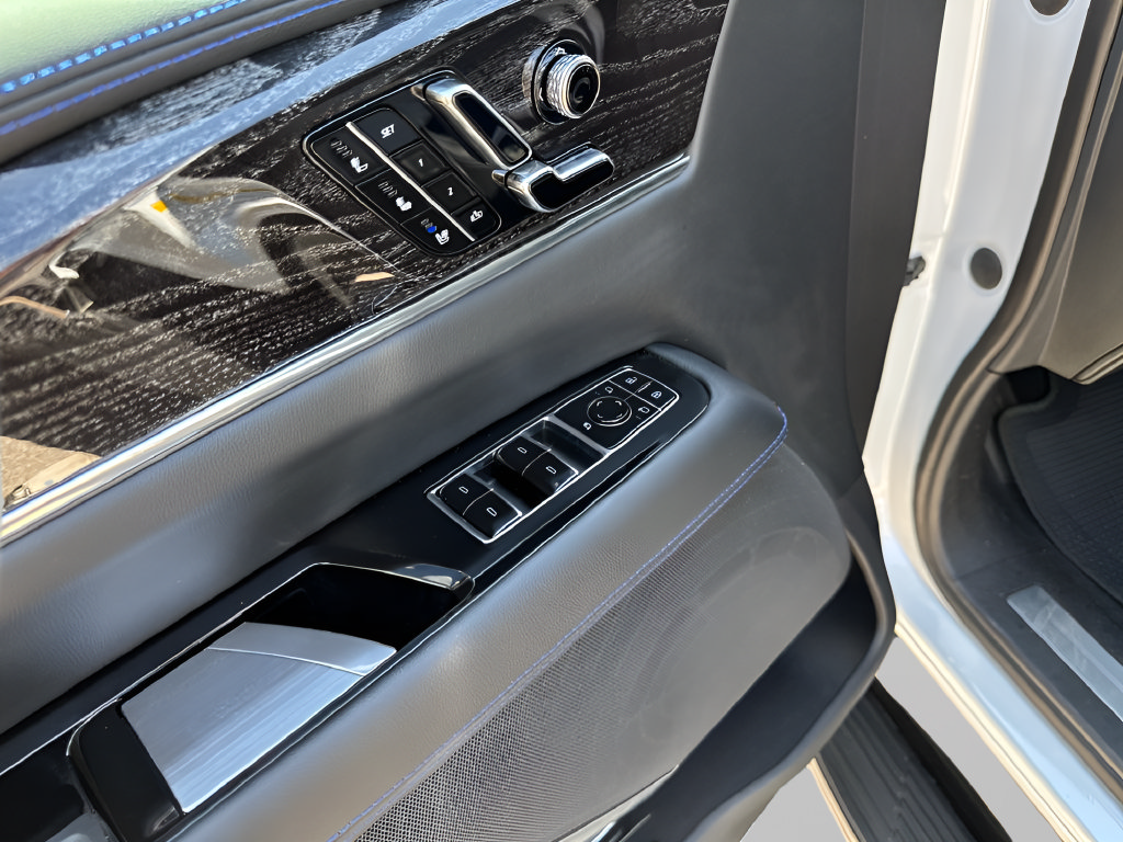 Certified 2026 Cadillac Escalade IQL Luxury AWD/4WD image 17