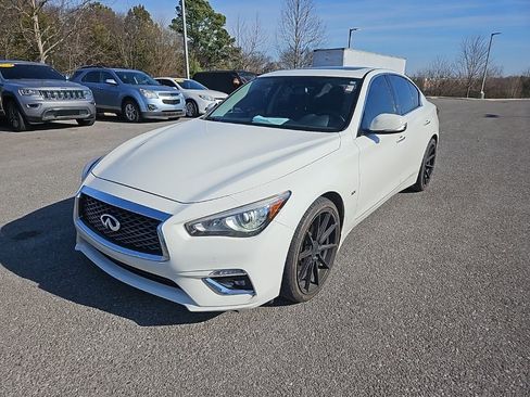 Used 2018 INFINITI Q50 Luxe w/ Essential Package (3.0T Luxe) image 3