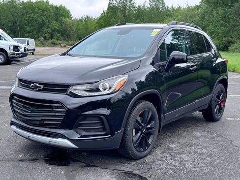 Used 2018 Chevrolet Trax LT w/ Redline Edition AWD/4WD image 3