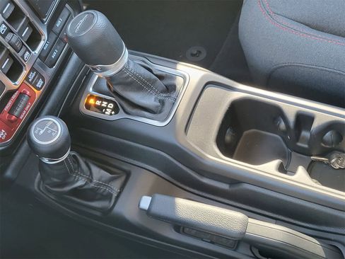 New 2025 Jeep Gladiator Rubicon image 13