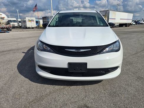 Used 2024 Chrysler Voyager LX FWD image 9
