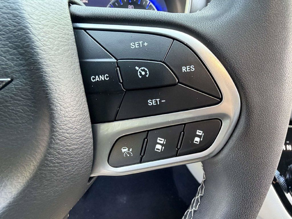 Used 2024 Chrysler Pacifica Touring-L FWD image 22