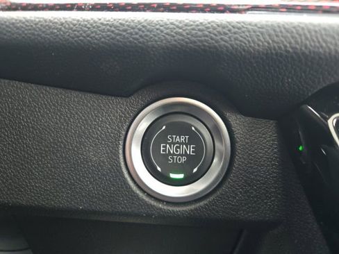 Used 2025 Chevrolet Traverse RS image 37