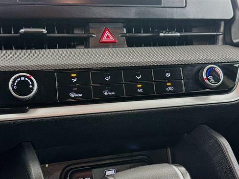 Used 2025 Kia Sportage LX image 23