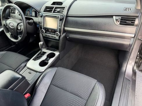Used 2014 Toyota Camry SE w/ Moonroof Package FWD image 19