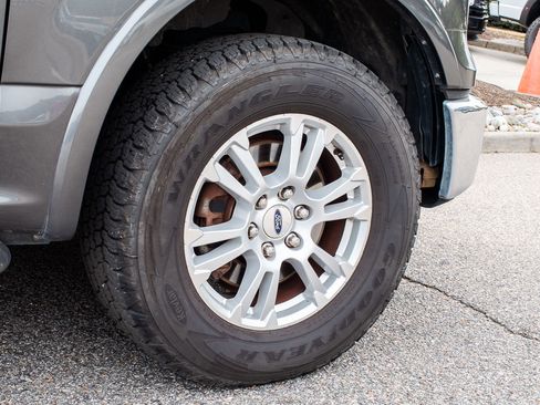 Used 2015 Ford F150 Lariat w/ Equipment Group 501A Mid image 8