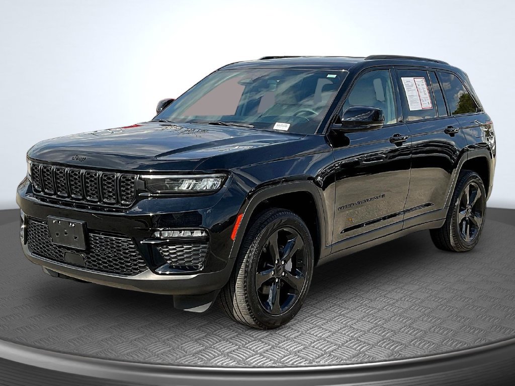 Used 2023 Jeep Grand Cherokee Limited w/ Black Appearance Package AWD/4WD image 3