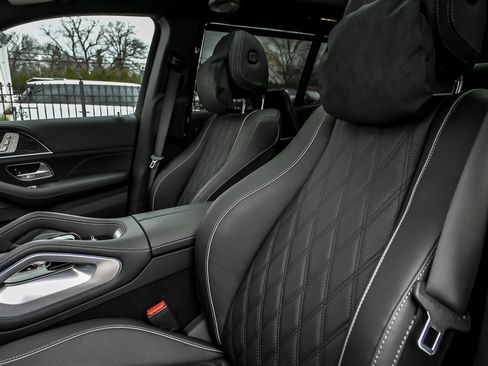 Used 2026 Mercedes-Benz Maybach GLS 600 4MATIC image 30