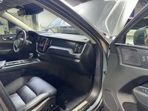 Used 2019 Volvo XC60 T6 Momentum w/ Multimedia Package AWD/4WD image 28