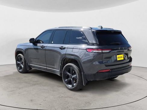 Used 2024 Jeep Grand Cherokee Limited w/ Luxury Tech Group II AWD/4WD image 3