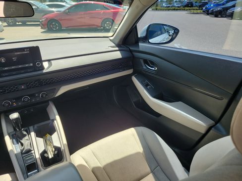 Used 2023 Honda Accord LX image 16
