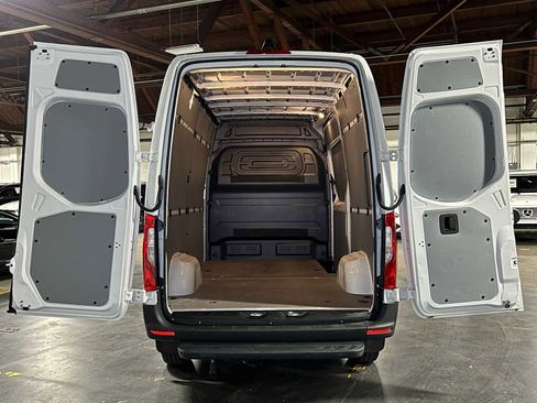 Used 2025 Mercedes-Benz Sprinter 2500 image 17