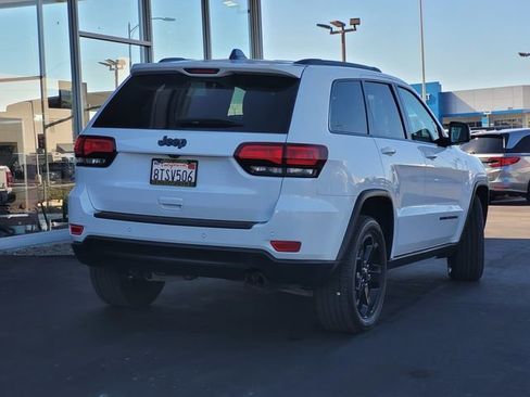 Certified 2019 Jeep Grand Cherokee Laredo RWD image 4