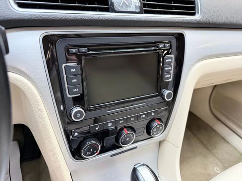 Used 2013 Volkswagen Passat TDI SE image 21