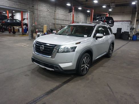 Used 2023 Nissan Pathfinder Platinum AWD/4WD image 26