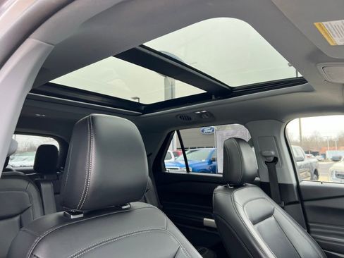 Used 2021 Ford Explorer XLT w/ Equipment Group 202A image 11