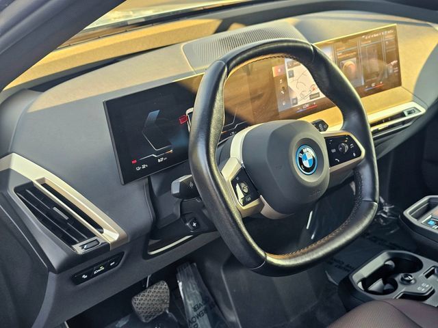 Used 2023 BMW iX xDrive50 w/ Ultimate Package 2 AWD/4WD image 15