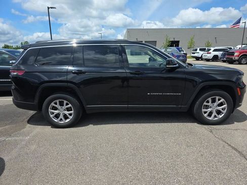 Used 2022 Jeep Grand Cherokee L Limited AWD/4WD image 2