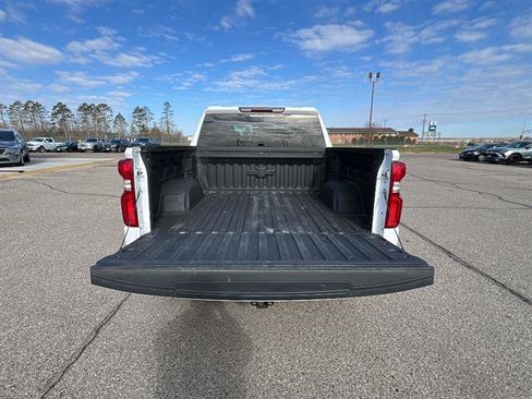 Used 2021 Chevrolet Silverado 1500 LT Trail Boss w/ Bed Protection Package AWD/4WD image 4