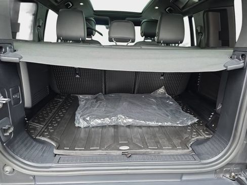 Certified 2023 Land Rover Defender 110 V8 AWD/4WD image 14