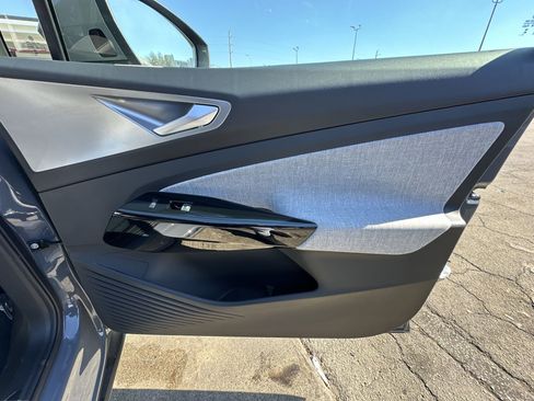 Used 2025 Volkswagen ID.4 Pro image 29