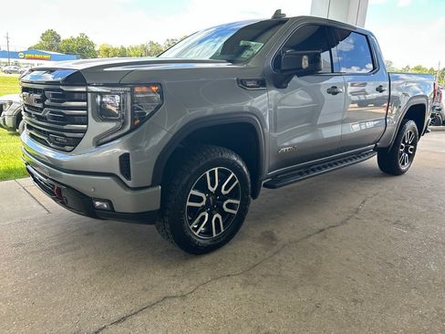 Used 2025 GMC Sierra 1500 AT4 w/ AT4 Premium Package AWD/4WD image 4