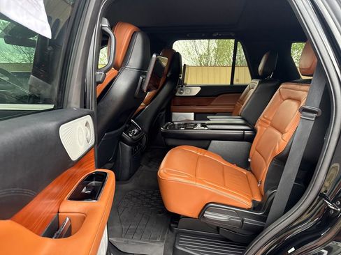 Used 2018 Lincoln Navigator Reserve w/ Technology Package image 19