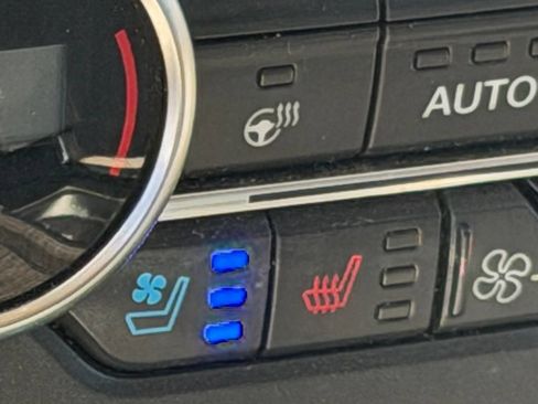 Used 2019 Ford Expedition Max Limited RWD image 23