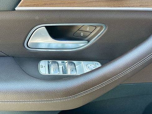 Used 2023 Mercedes-Benz GLS 450 4MATIC w/ AMG Line Exterior image 18