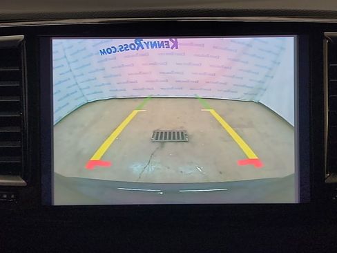 Used 2024 Chrysler Pacifica Touring-L image 19