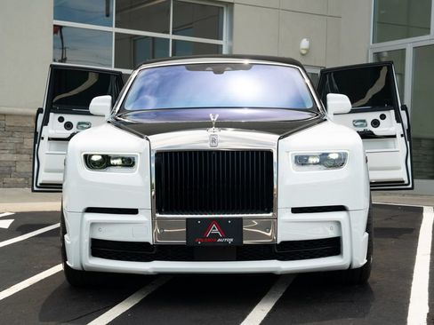 Used 2022 Rolls-Royce Phantom Sedan w/ The Phantom Package RWD image 4