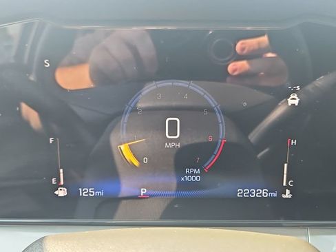 Used 2025 Chevrolet Trax LT FWD image 15
