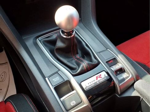 Used 2018 Honda Civic Type R image 10