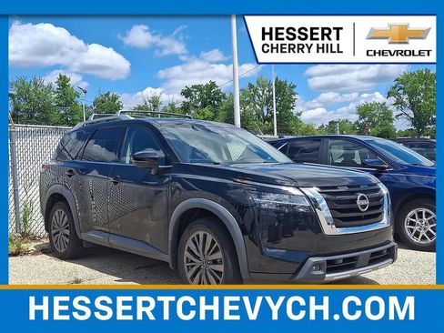 Used 2023 Nissan Pathfinder SL w/ SL Premium Package AWD/4WD image 1