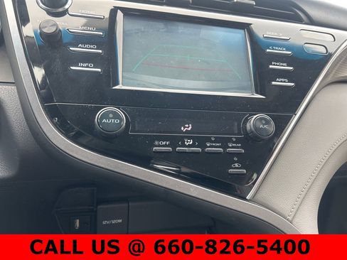 Used 2018 Toyota Camry SE image 16