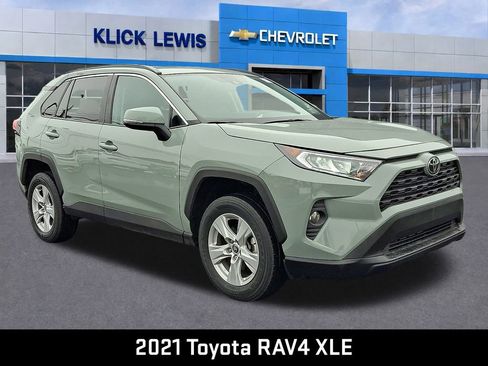 Used 2021 Toyota RAV4 XLE image 1