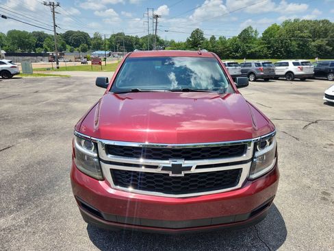 Used 2016 Chevrolet Suburban LT RWD image 3