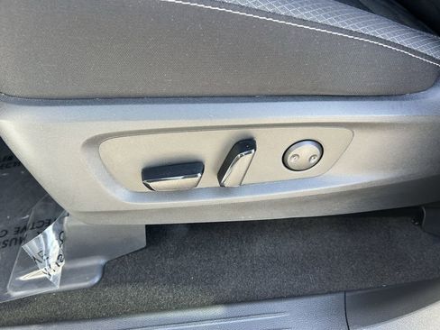 Used 2025 Nissan Pathfinder SV w/ SV Premium Package image 17