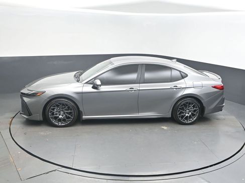 Used 2025 Toyota Camry XSE image 33