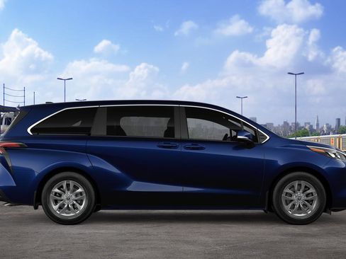 New 2026 Toyota Sienna LE image 12