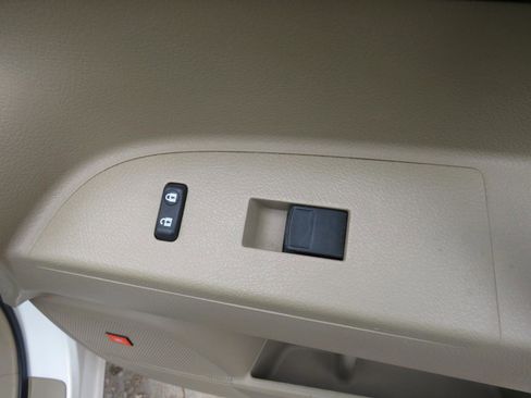 Used 2013 Toyota Highlander Limited image 30