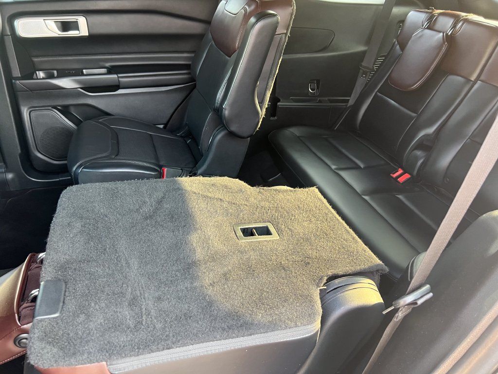 Used 2020 Ford Explorer Platinum w/ Premium Technology Package AWD/4WD image 17
