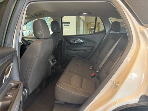 Used 2024 GMC Terrain SLE AWD/4WD image 27