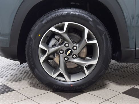 Used 2025 Chevrolet Trax LT w/ Driver Confidence Package FWD image 26