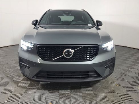 Certified 2026 Volvo XC40 B5 Core AWD/4WD image 2