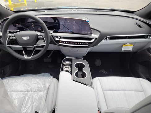 New 2025 Cadillac Lyriq Luxury image 12